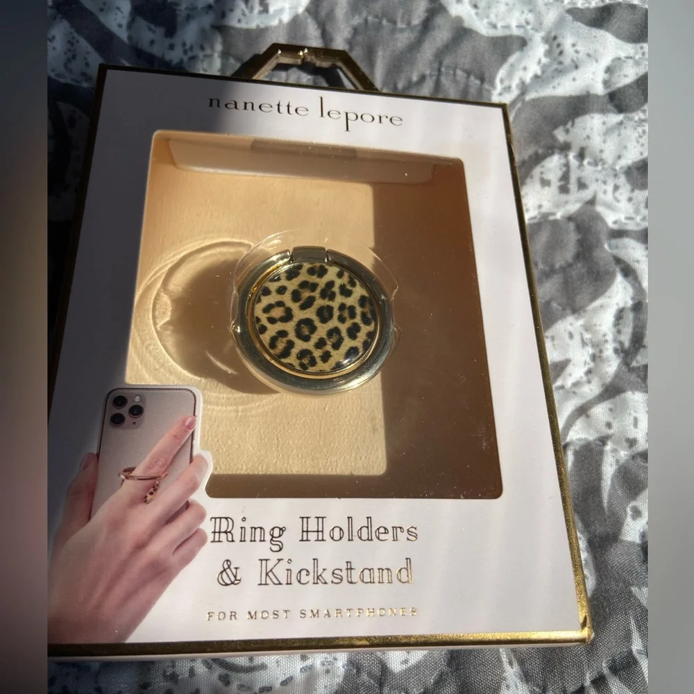 Phone ring holder. NWT